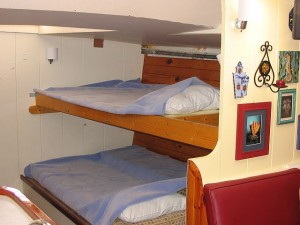 Cargo hold bunk room. Comfy and cozy ~